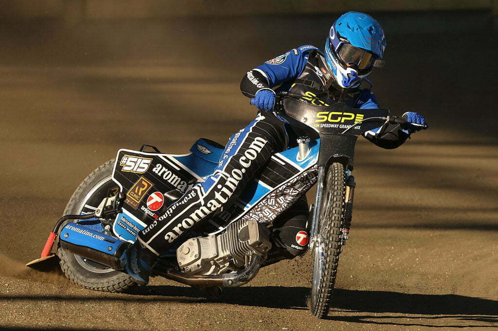 MISKOWIAK STAYS WITH WOLVES