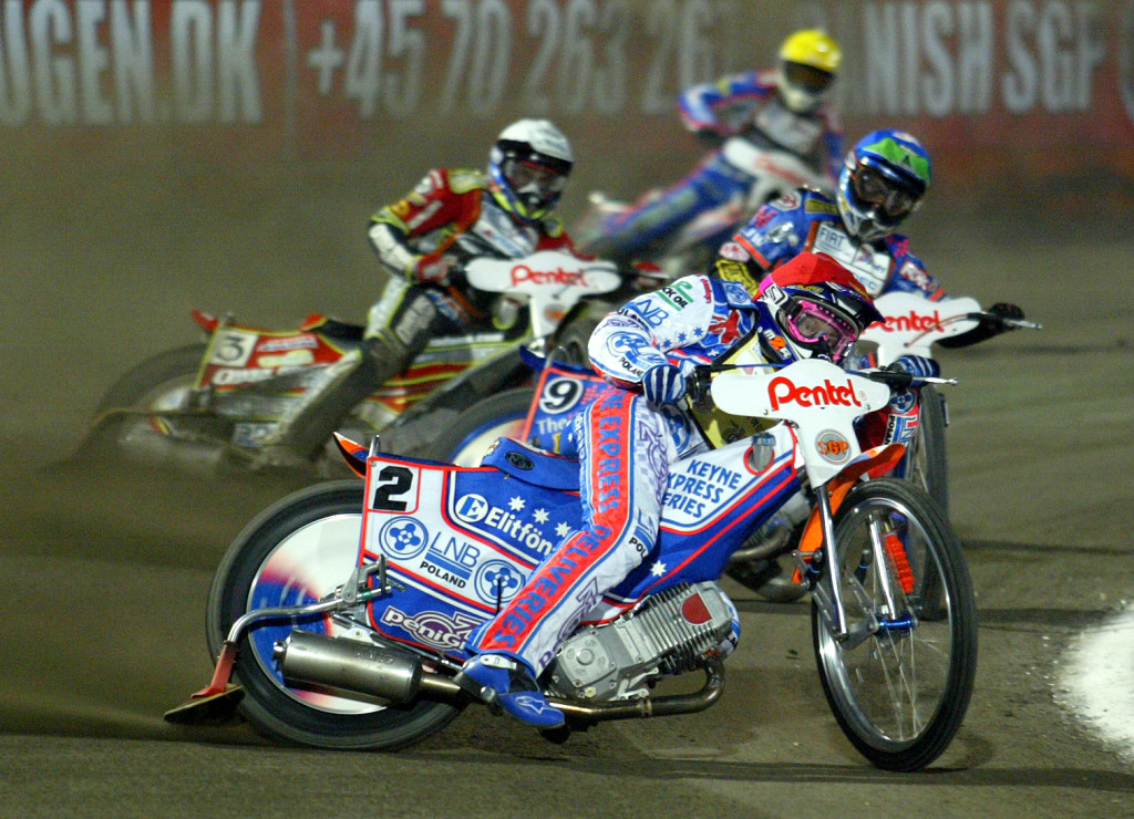 Crump on his way to Speedway GP gold in 2006