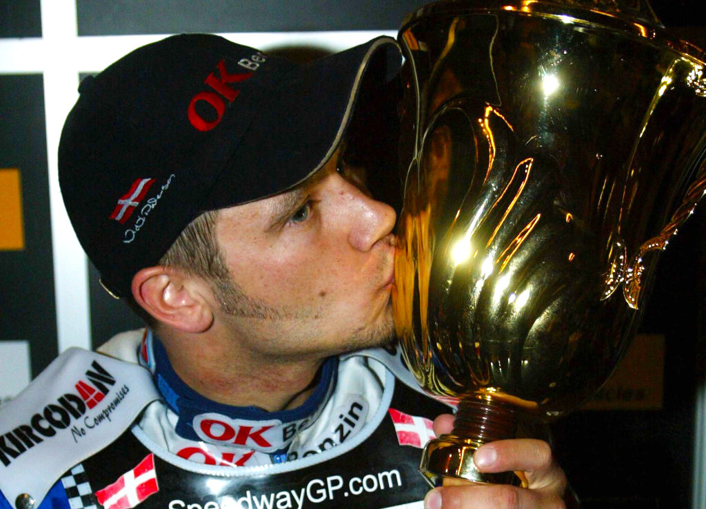 Sealed with a kiss: Nicki Pedersen claims the 2003 Speedway GP World Championship