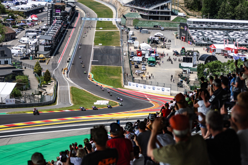 17-24H-SPA-EWC-Motos-start-large.jpg
