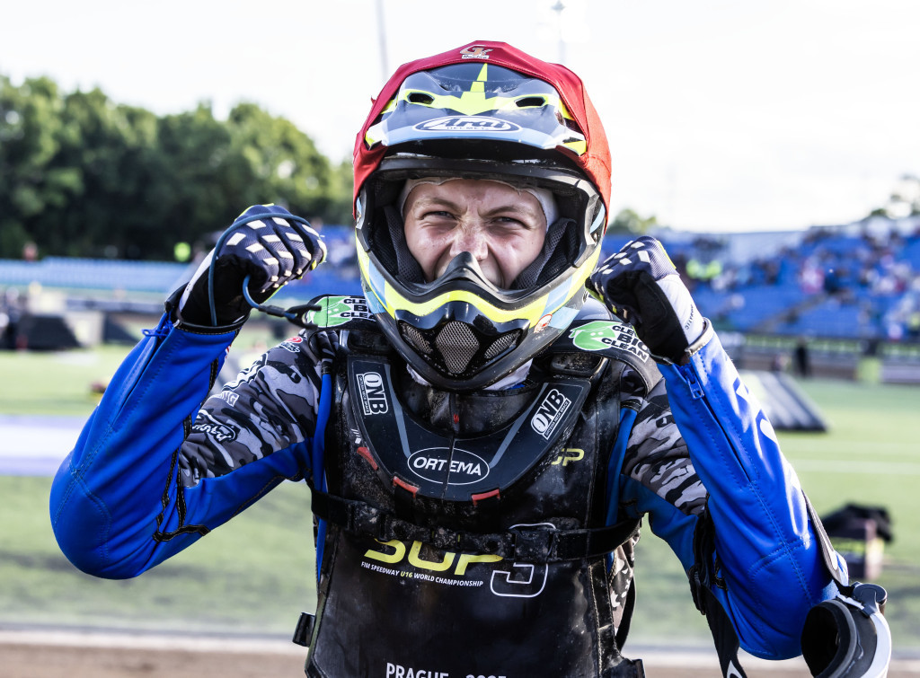 FALUBAZ SIGNS TALENTED TRIO