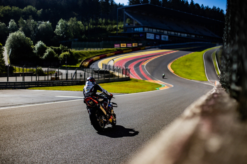 BMW-Motorrad-World-Endurance-Team-in-action-in-the-2024-8-Hours-of-Spa-Motos-large.jpg