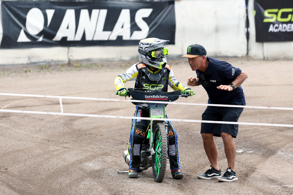 Working on starting technique with Greg Hancock. PHOTO: Jarek Pabijan