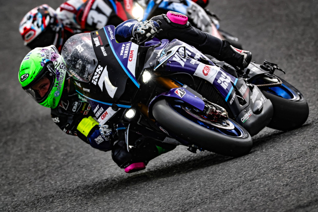 15-Yamalube-YART-Yamaha-EWC-Official-Team-large.JPG