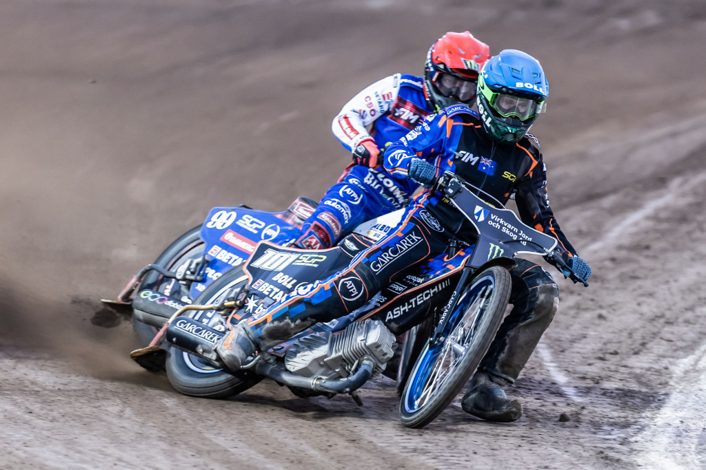 Kurtz hit the front on the first turn of the final ahead of Bewley. PHOTO: Taylor Lanning