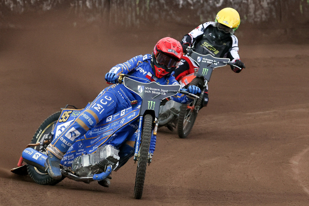 Zmarzlik fought his way to second place. PHOTO: Jarek Pabijan