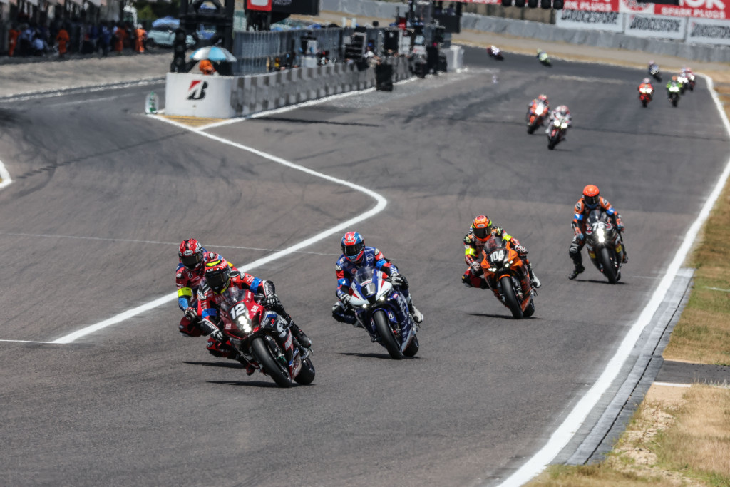 Black-leads-the-EWC-pack-at-Suzuka-in-2023-large.jpg