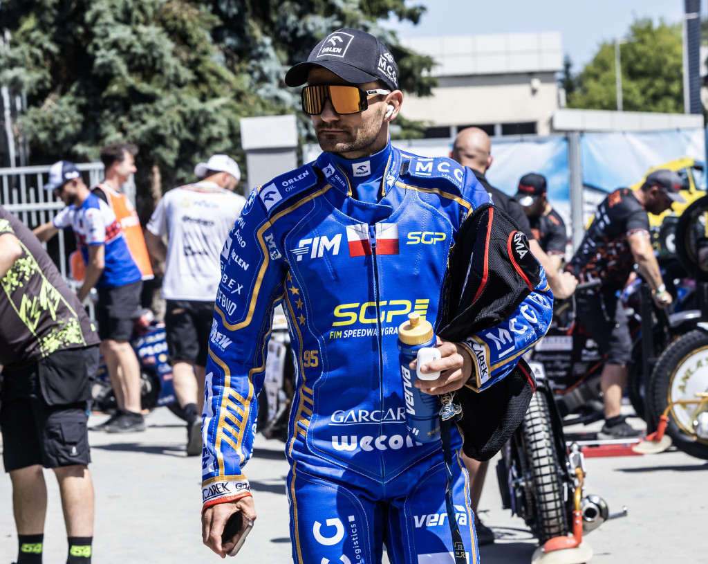 ZMARZLIK BUYS NEW BIKE FOR STRICKEN POLISH YOUNGSTER