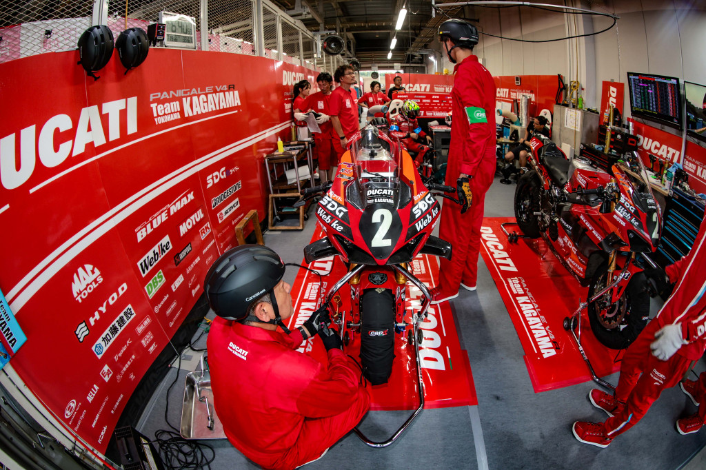 11-SDG-Ducati-Team-Kagayama-large.jpg