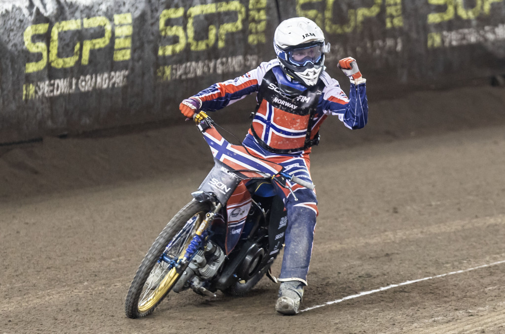 POLLESTAD SIGNS SWEDISH EXTENSION