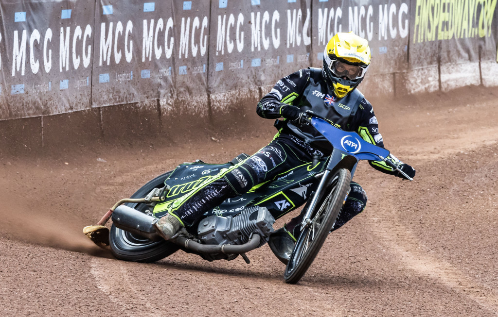 ELLIS EXTENDS SWEDISH CONTRACT