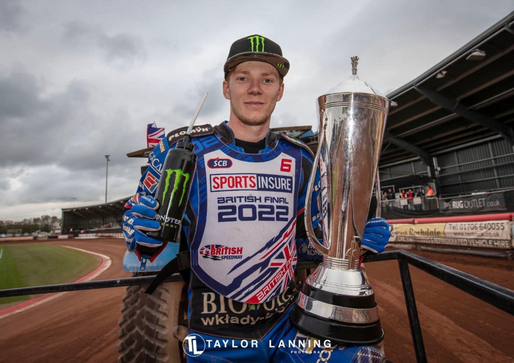 BEWLEY BAGS FIRST BRITISH TITLE WITH MANCHESTER MAX
