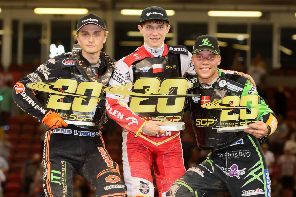 CIERNIAK TAKES CHARGE OF SGP2 TITLE RACE WITH CARDIFF WIN